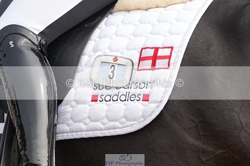 250906-101837-01469 - 003-Helen.JamesDecadent