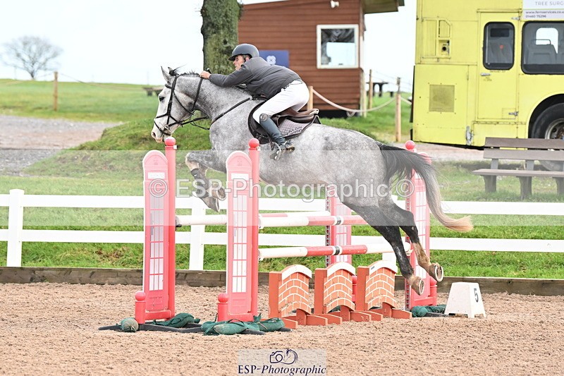 231209A-120134-01692 - Cls 12 Newcomers & 1.10m Open