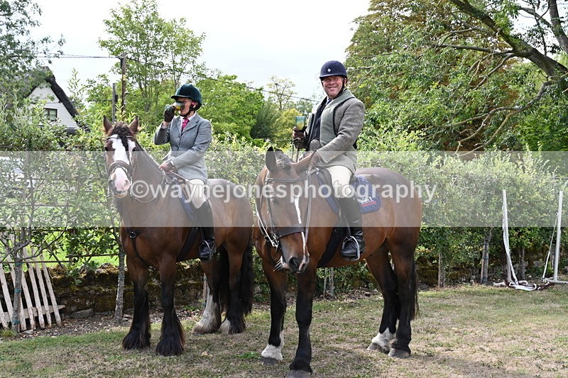 WJ6_3436 - Berks & Bucks - The Old farmhouse - Hound Exercise 20-08-25