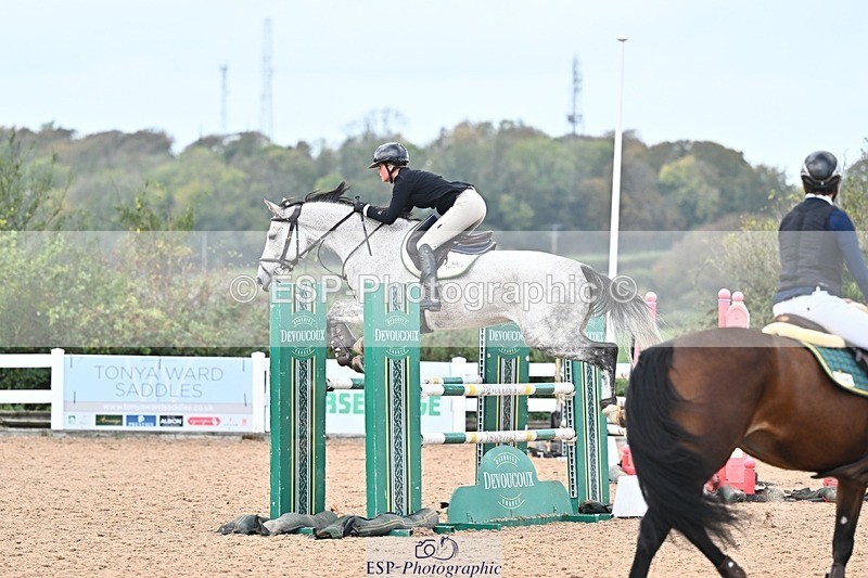 261014-124113-00454 - Cls  05 Snr Newcomers & 1.10m Open