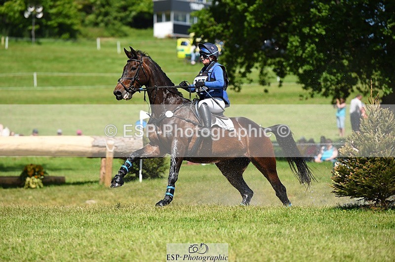 230527-144632-10201 - 357-VIVENDI_HERO-Saffron_Cresswell-XC