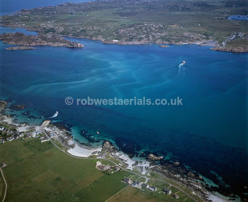 A00113C Sound of Iona between Baile Mor and Fionnphort in 2001 - West and south coastlines