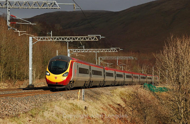 JL - 18.3.16 390xxx 1M07 0630 Glasgow - Euston, Nr Low Borrowbridge - West Coast Main Line (north to south)