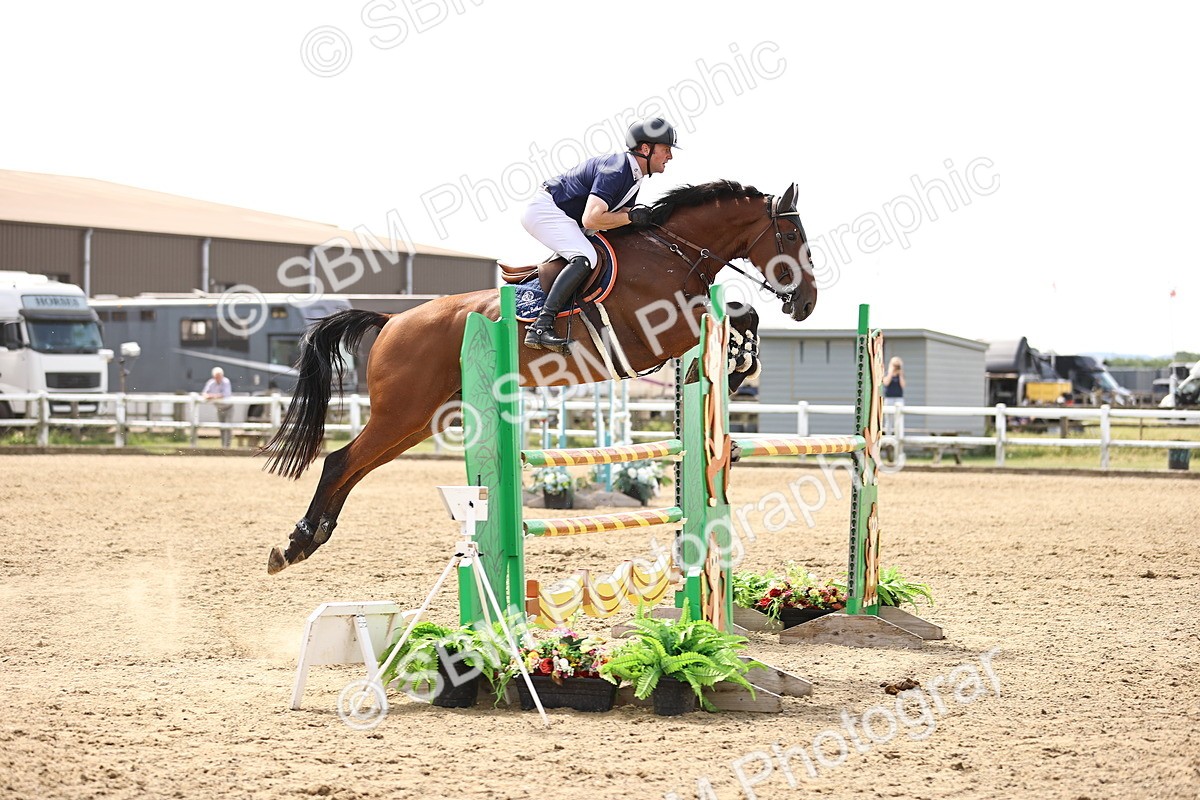 SBM_000689 - Class 15 - Redpost Equestian Senior Foxhunter - 1.20m