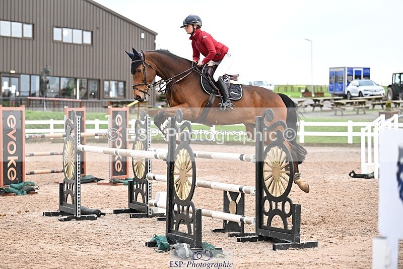 251206-133701-01144 - Cls 13 Snr Foxhunter and 1.20m
