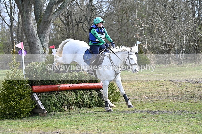 WJ7_0036 - Time 10:13 to 10:38 Times at the Fence