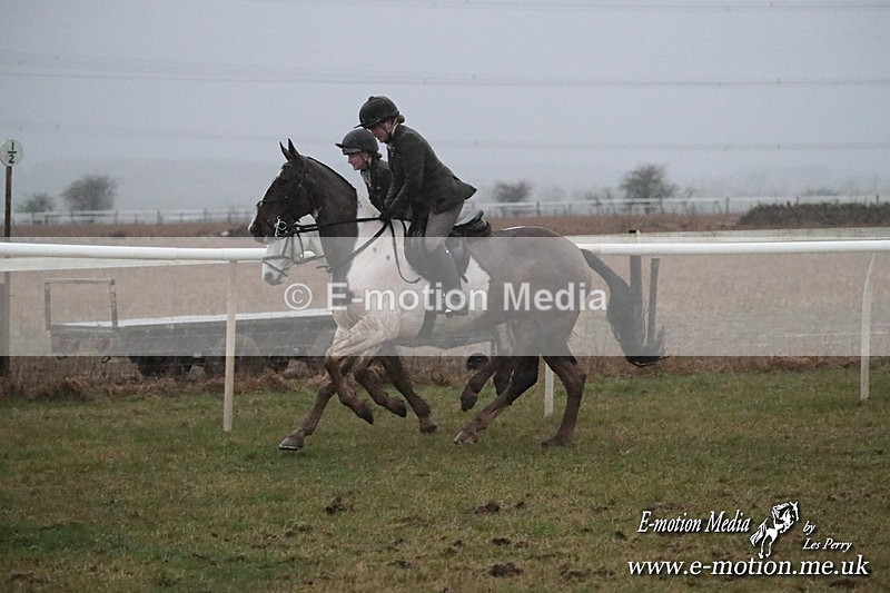 PtP 260125 1229 - Cocklebarrow Point-to-Point racing with the Heythrop Hunt 26/01/25