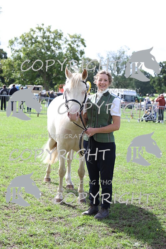 APP_2997 - Class 10a/b M&M in hand