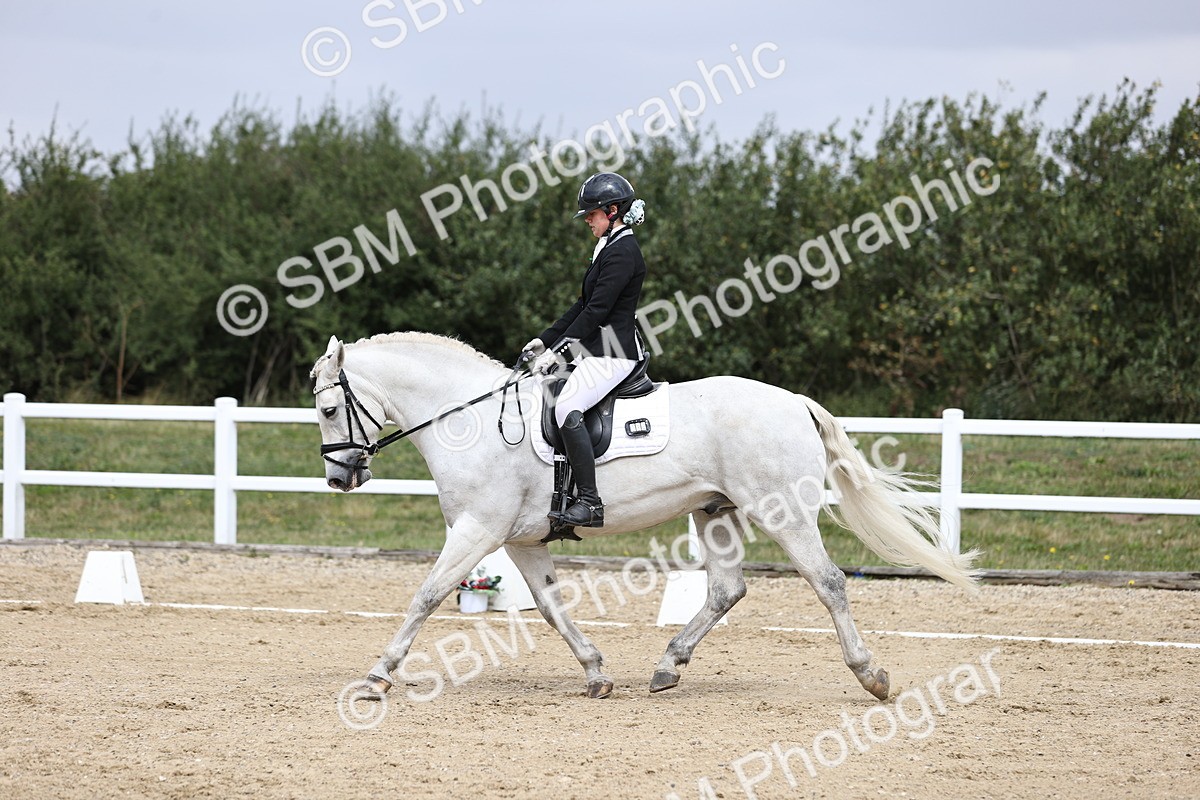 SBM_016811 - Class 14 Novice 23 - 11.53-12.56