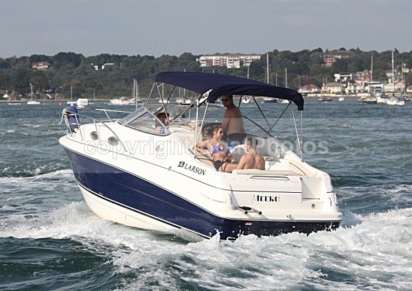 090808 MEERU IMG_6424 - Motorboats - Open