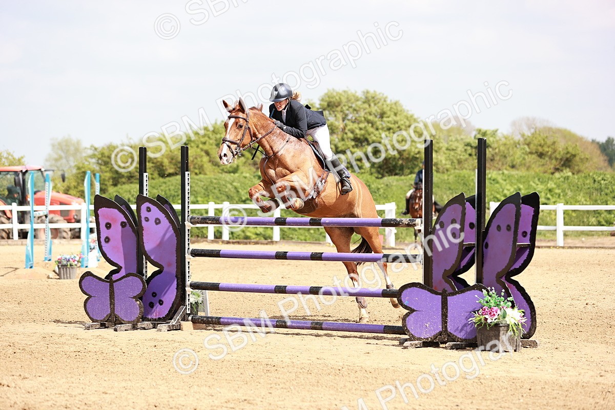  - Class 26 - Senior Foxhunter - 1.20m