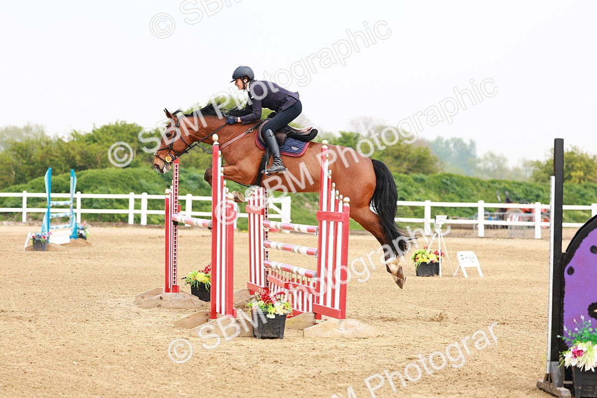 - Class 19 - Senior Foxhunter - 1.20m