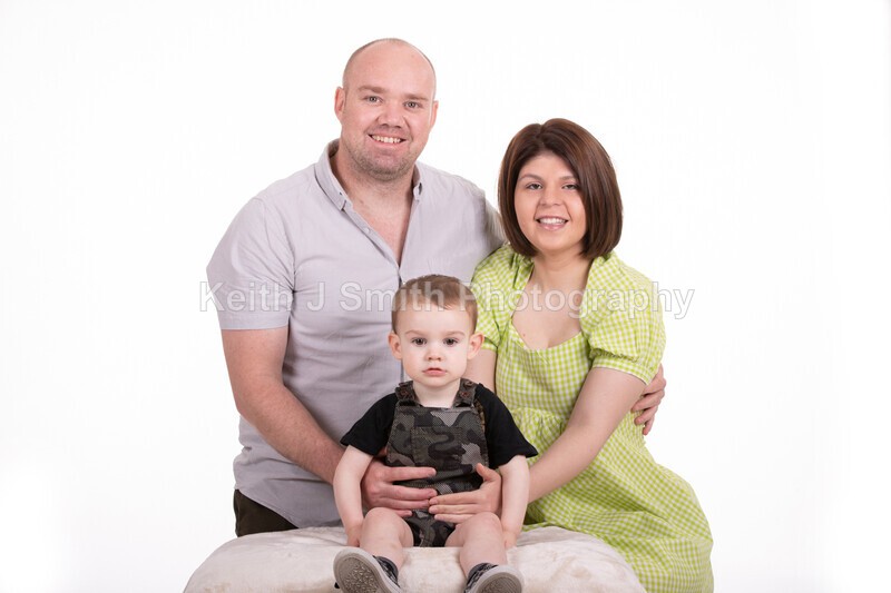 2KJS2728 - Jannie, Kristen & family. Studio