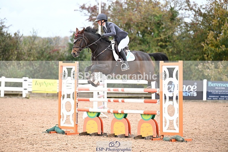 251022-141701-00622 - Cls 6 Snr Foxhunter 1.20m
