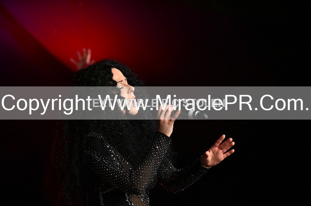 SH4_6075 - The Cher Experience