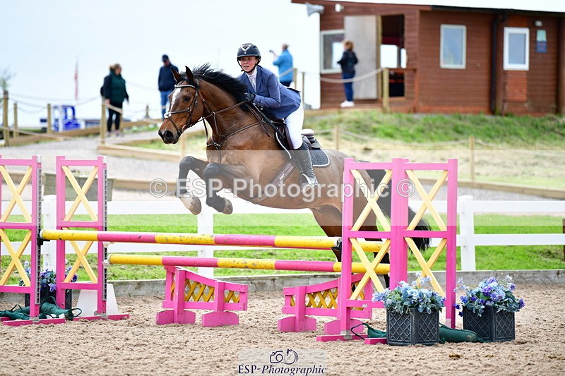 240524A-100427-02401 - Cls 21 British Novice and 90cm Open