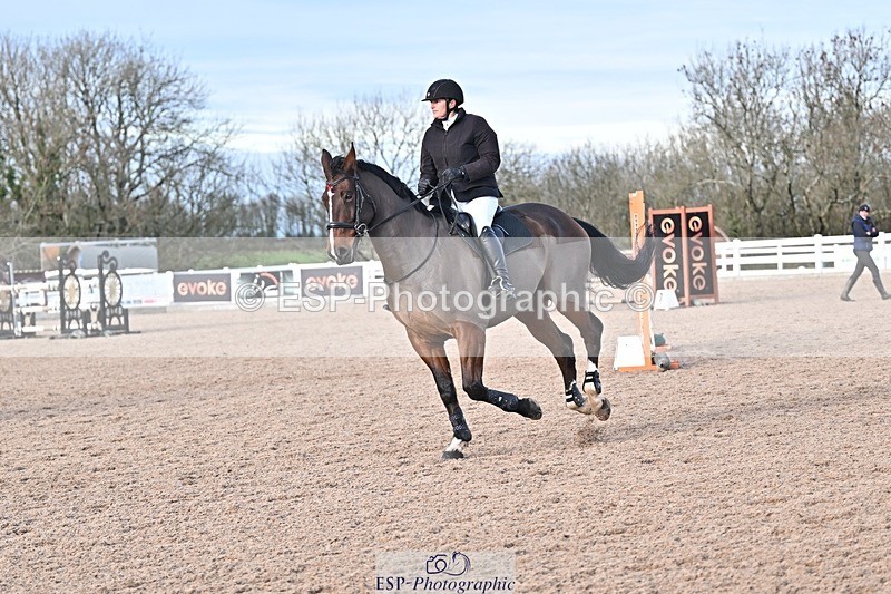 251126-125716-00550 - Cls 4 Newcomers and 1.10m