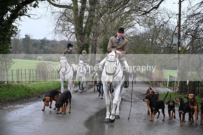 WJ7_9367 - Walk out..