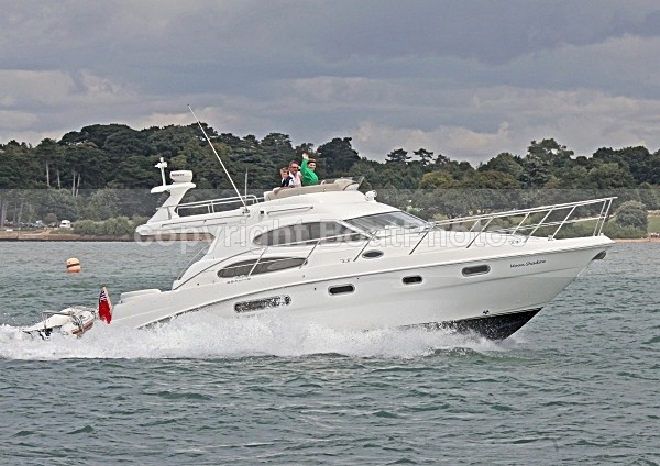 090725 MOONSHADOW IMG_1350 - Flybridge Cruisers
