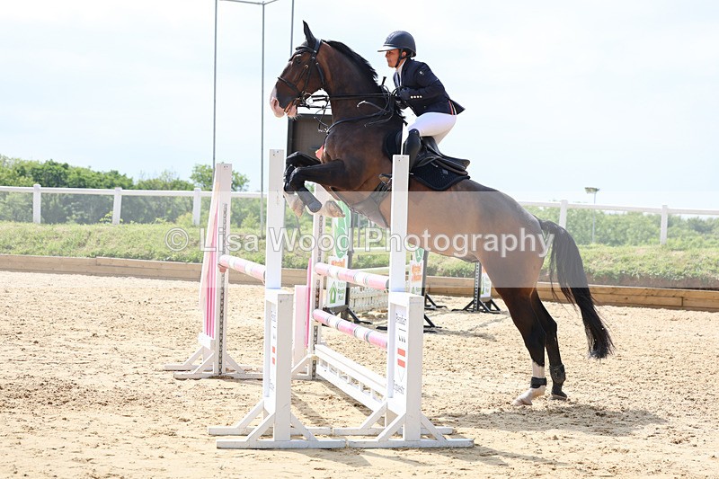 3E7A1047 - Class 13: Senior Newcomers/1.10m open