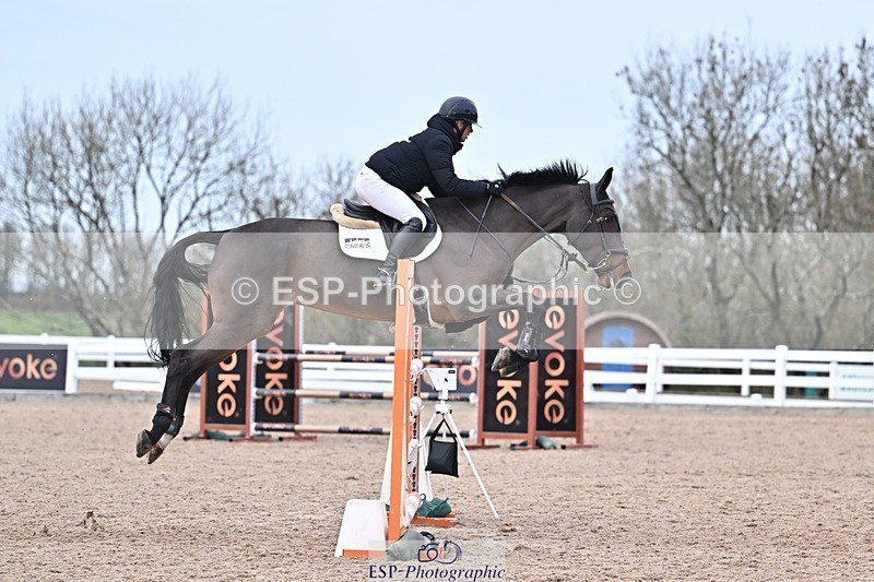 251126-140625-00674 - Cls 5 Foxhunter and 1.20m