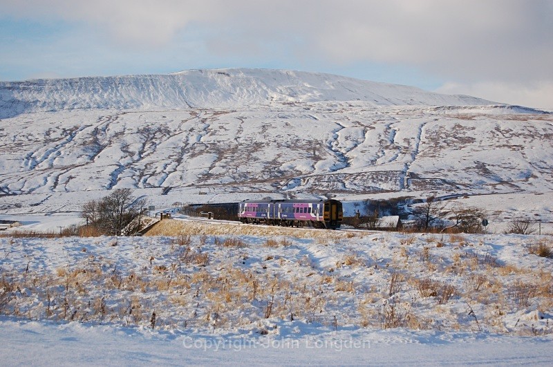 29.11.10 - 158855 10.49 Leeds - Carlisle, Ribblehead - Ribblehead