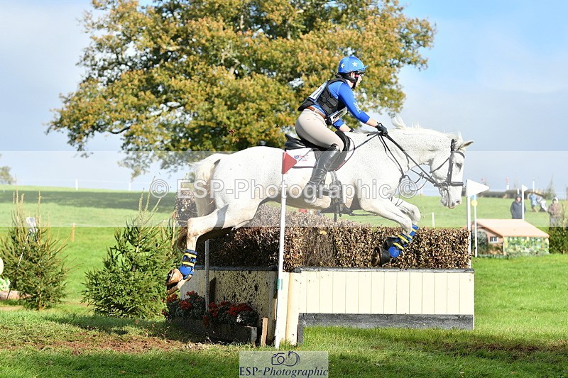 251025A-143725-21250 - G-517-Hannah.Underhill