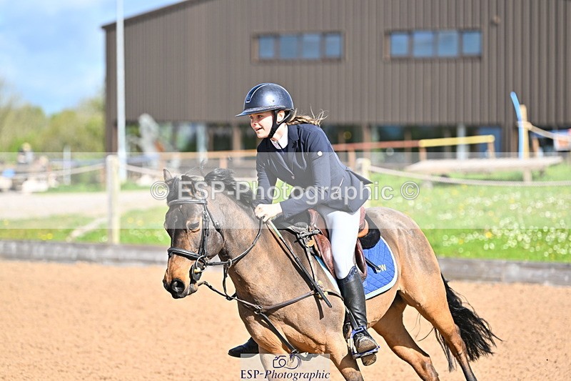 240504A-094856-00984 - Cls 1 Pony Intro 70cm