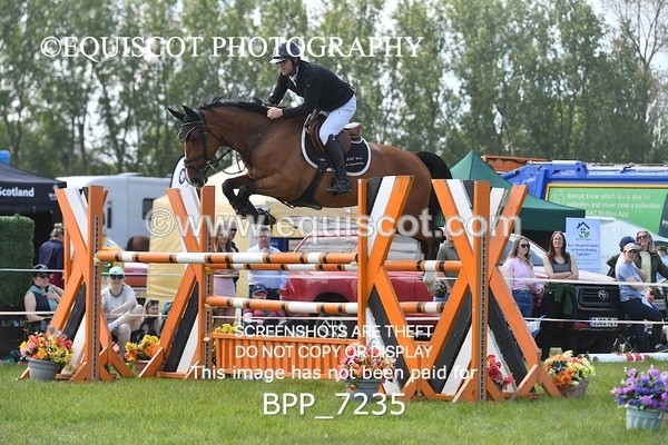 BPP_7235 - CLASS 3 Andrew Hamilton Coach, RHS Foxhunter Championship Qualifier