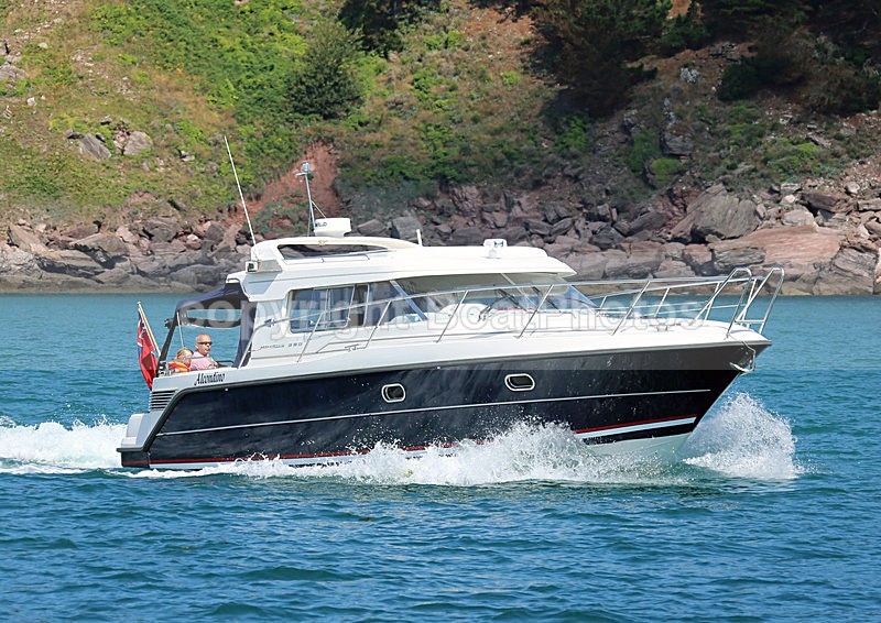 140729 ALCONDINO NIMBUS 380 WT7A1800 - Motorboats - Hardtop