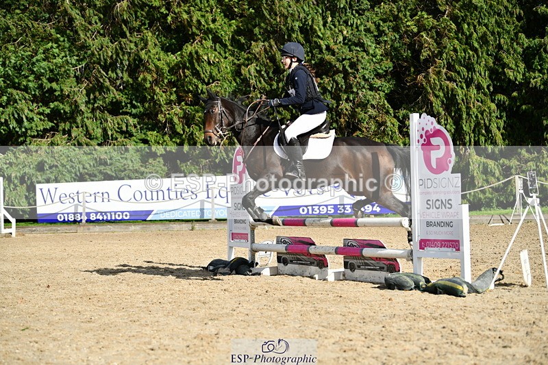 251004A-151842-01778 - Classes 8 & 9 70cm