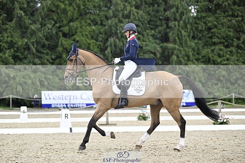 000101-200701-04078 - 418-REHY_DJ-Yasmin_Ingham