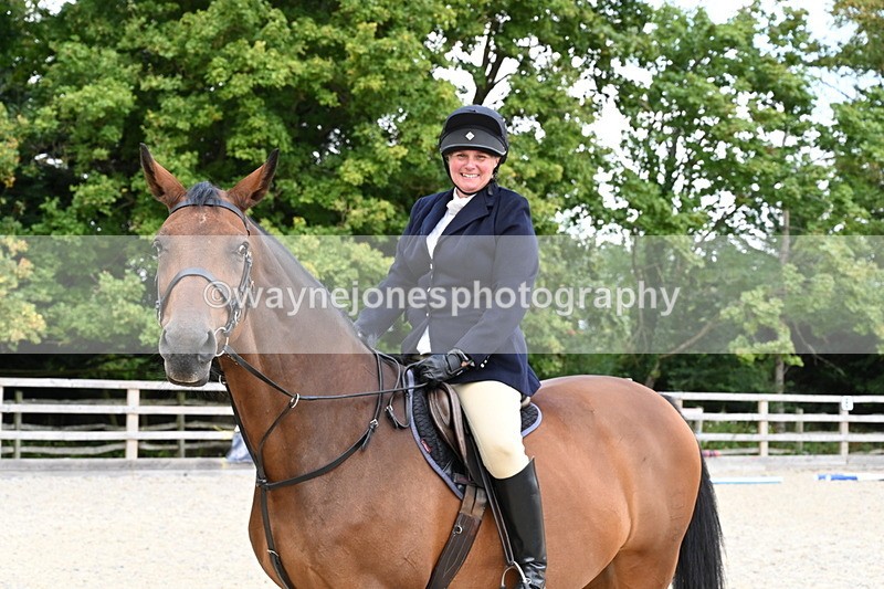 WJ6_3051 - Berks & Bucks - The Old farmhouse - Hound Exercise 20-08-25