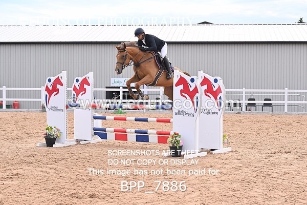 BPP_7886 - CLASS 16 FRI GFS Saddles Senior Newcomers/1.10m Open
