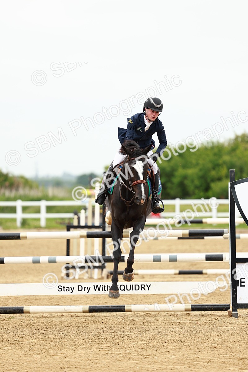 SBM_000947 - Class 4 - Senior Newcomers - 1.10m