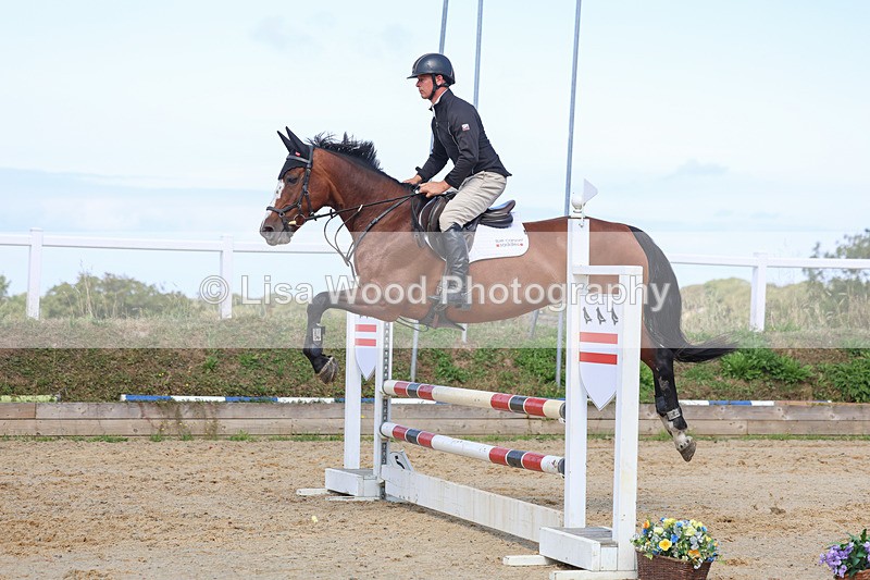 3E7A0802 - Class 4: Senior British Novice/90cm open