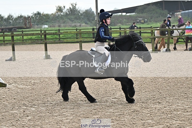 241110-101636-00238 - 40cm Showjumping