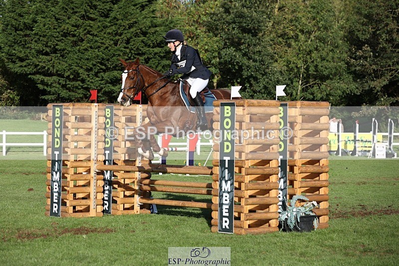 231022-155700-30030 - 564-JANA.DE.CAVAIGNAC-Rosie.Kendall-TrotUp+SJ