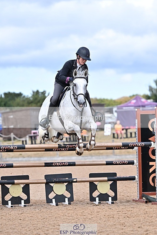260819-143953-01176 - Cls 6 Foxhunter and 1.20m