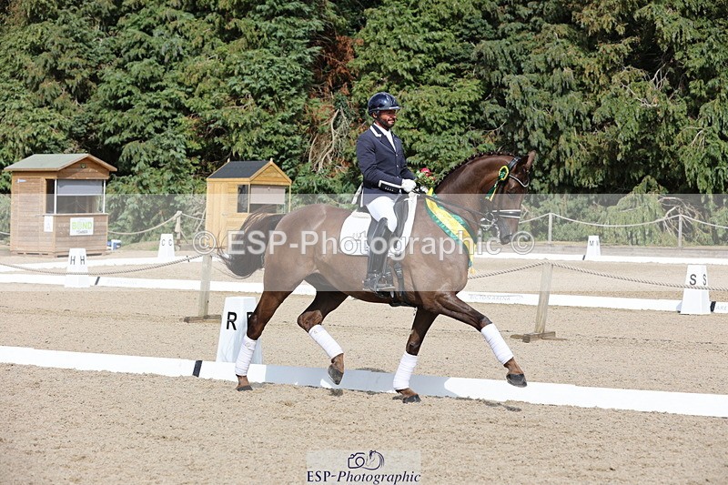 250809A-155930-04713 - Medium GOLD Presentations