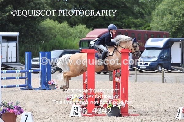 BPP_4342 - CLASS 19 SUN Springboard 128cm/ 138cm Restricted Handicap