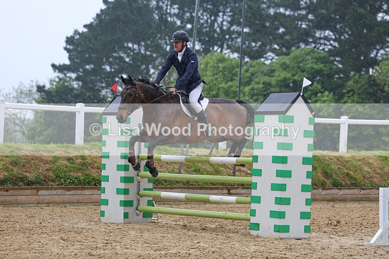 3E7A7197 - Class 7: Senior Newcomers/1.10m open
