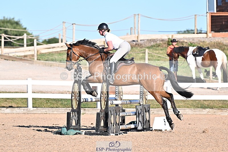 250708A-183625-00594 - 90cm Classes