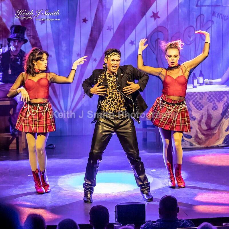 7KJS0049 - Ambition show team