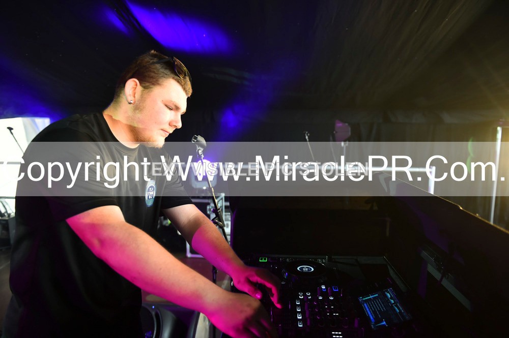 SH4_9923 - Tj the DJ