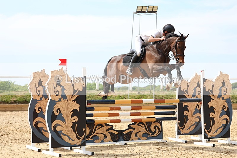 3E7A7264 - Class 7: Senior Newcomers/1.10m open