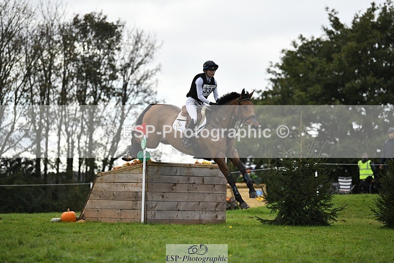 231022-133909-28714 - 330-TRINITY.THANKS.AWFULLY-Imogen.Gloag-XC