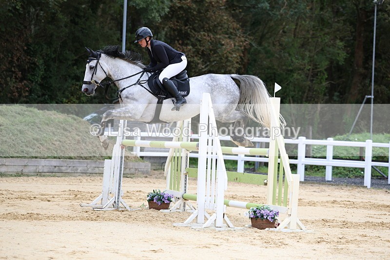 3E7A3183 - Class 8: Senior Newcomers/1.10m open