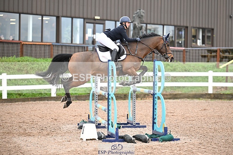 251206-125122-01059 - Cls 12 Snr Newcomers and 1.10m