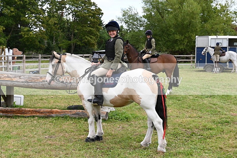 WJ6_2974 - Berks & Bucks - The Old farmhouse - Hound Exercise 20-08-25
